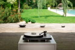 Pro-Ject Debut PRO Turntable -Home Electronics Store Debut PRO lifestyle gallery 7