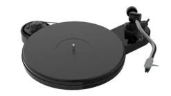 Pro-Ject RPM 3 Carbon Manual Turntable With Curved Tonearm & Sumiko Moonstone Cartridge