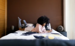 JBL Horizon 2 FM Bluetooth Clock Radio Speaker With FM 14 JBL Horizon 2 FM Bluetooth Clock Radio Speaker With FM -Home Electronics Store jbl horizon 2 Lifestyle feature02 904x560px