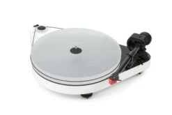 Pro-Ject RPM 5 Carbon Turntable With Sumiko Amethyst Cartridge