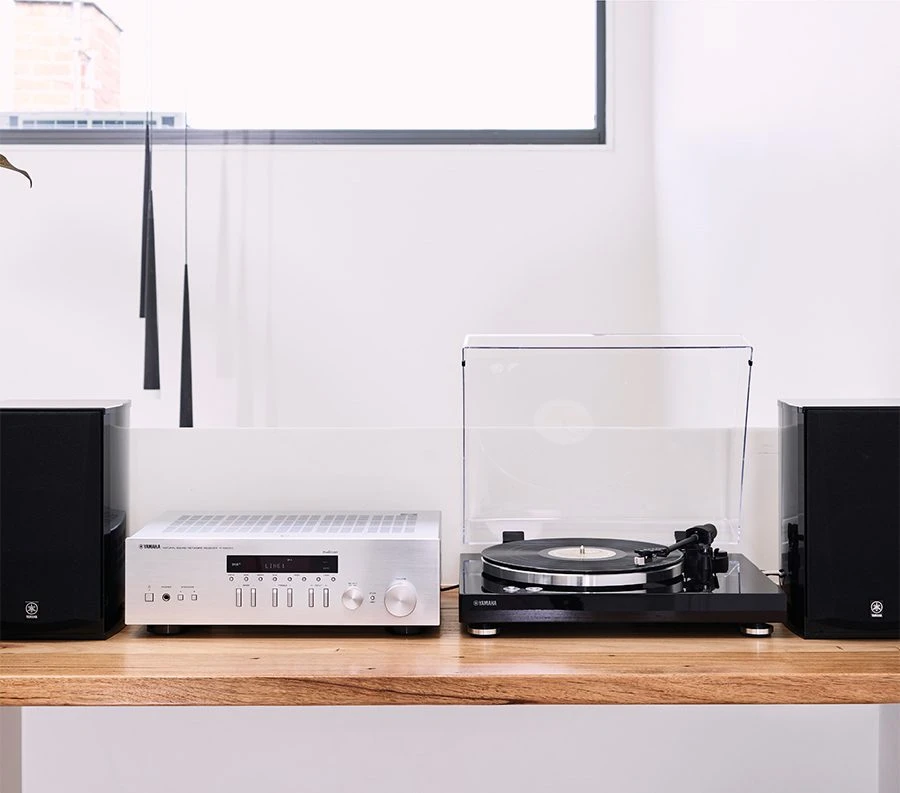 Yamaha TT-S303 Hi-Fi Vinyl Belt Drive Turntable (Piano Black) 3 Yamaha TT-S303 Hi-Fi Vinyl Belt Drive Turntable (Piano Black) - Image 3