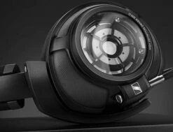 Sennheiser HD 820 Over-Ear Closed Back Audiophile Headphones Bundle With HDV 820 Headphone Amplifier -Home Electronics Store x1 desktop HD 820 HDV 820 Product Sennheiser